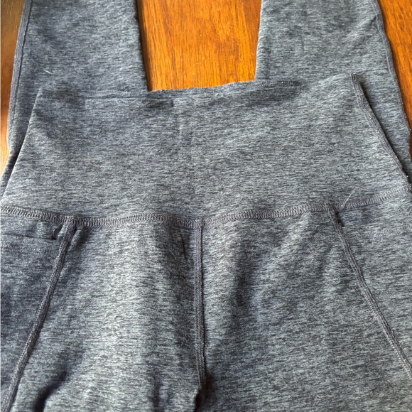 Beyond yoga leggings w/ pocket - Picture 1 of 4